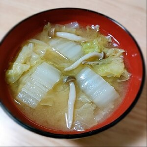 しめじと白菜と生姜のお味噌汁